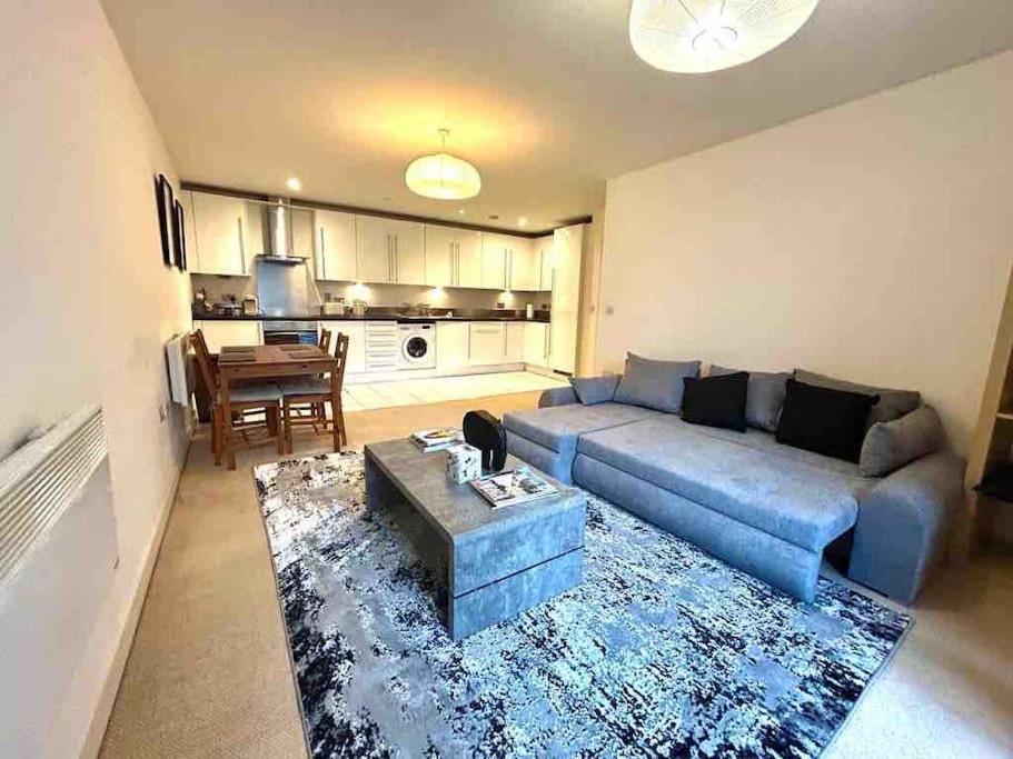 O2 Excel City Airport Apartment Лондон Экстерьер фото
