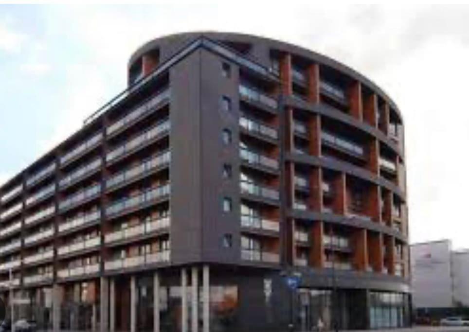 O2 Excel City Airport Apartment Лондон Экстерьер фото